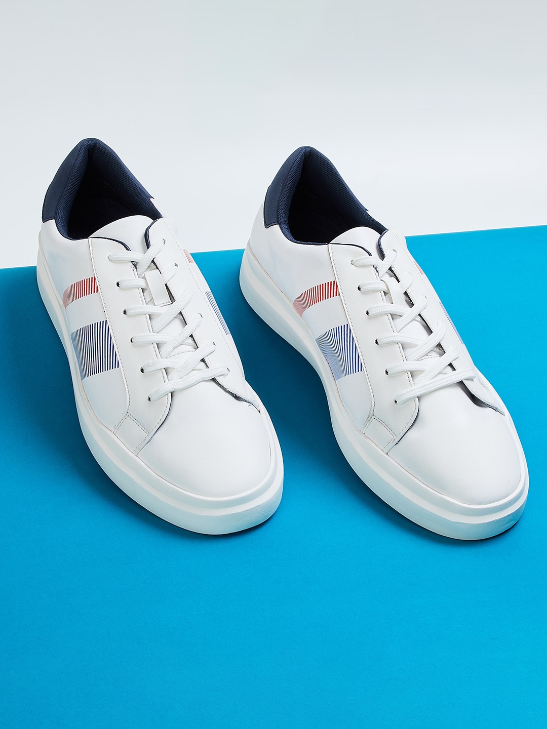 

max Men Striped Comfort Insole Sneakers, White