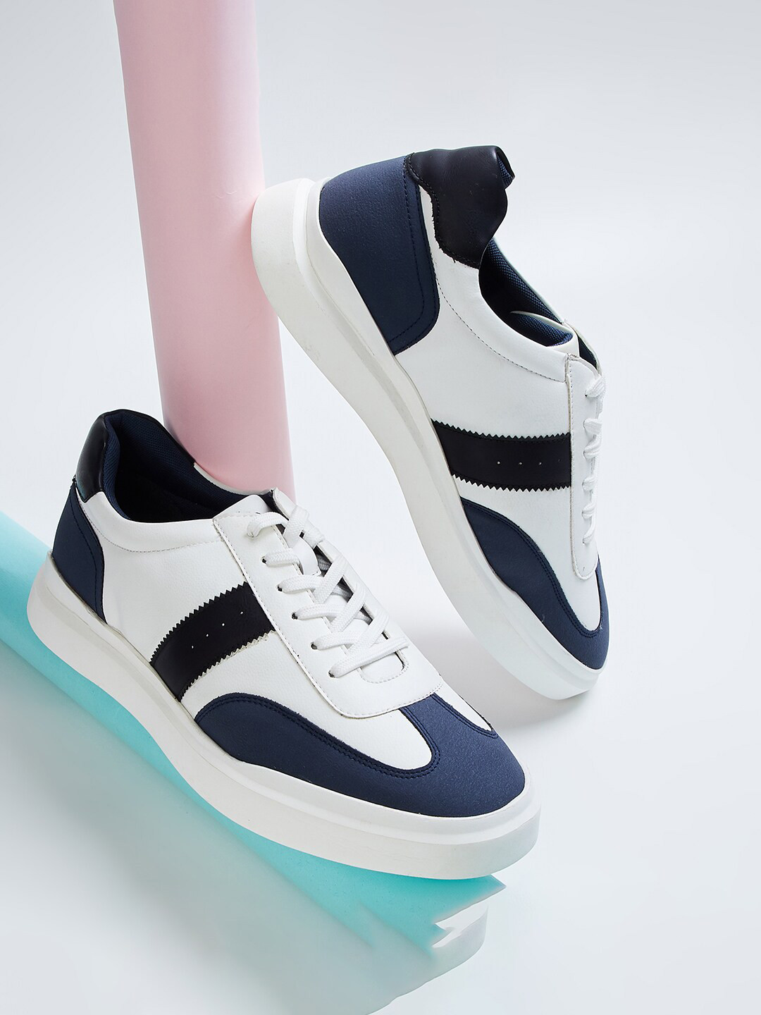 

max Men Colourblocked Sneakers, White