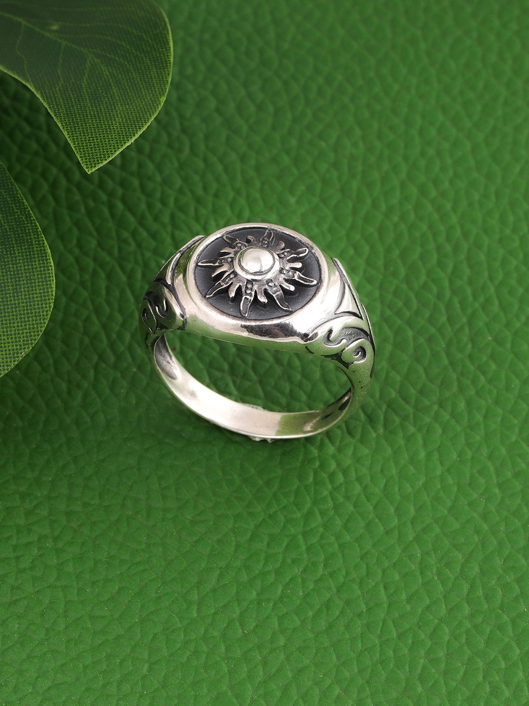 

GIVA Men 925 Sterling Silver Rhodium-Plated Solace Sun Finger Ring