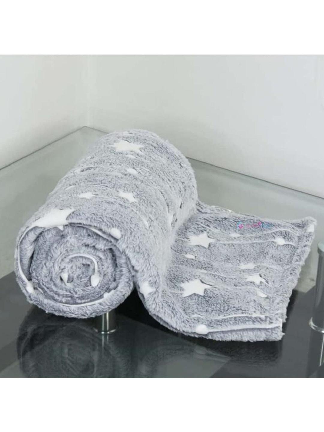 

Butterthief Grey & White Geometric Fleece Mild Winter 233 GSM Single Bed Blanket