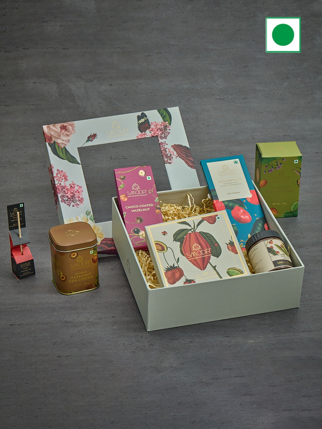 

SMOOR Assorted Delights Hamper, Beige