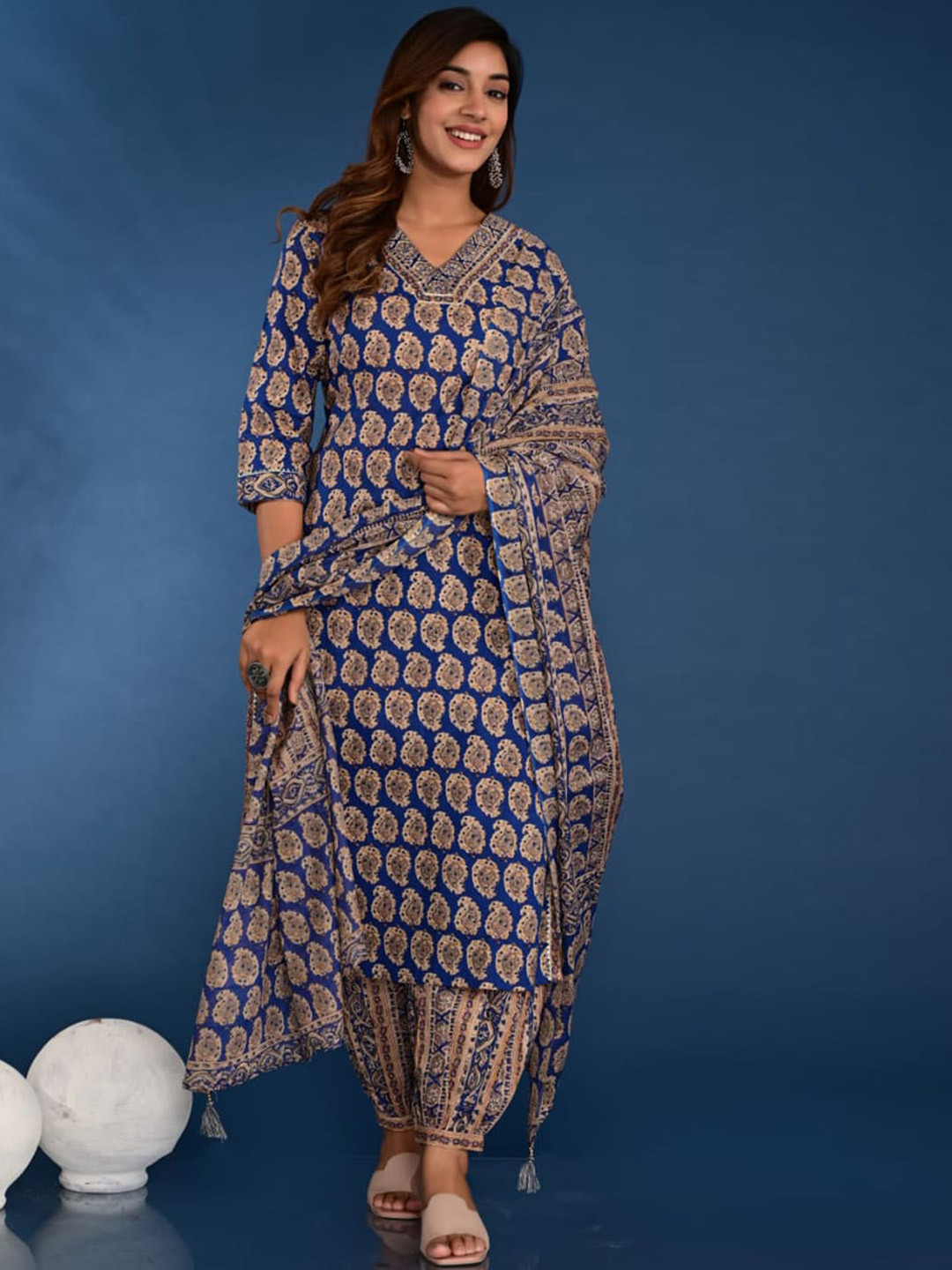 

Meena Bazaar Paisley Printed V-Neck Straight Kurta & Salwar With Dupatta, Navy blue