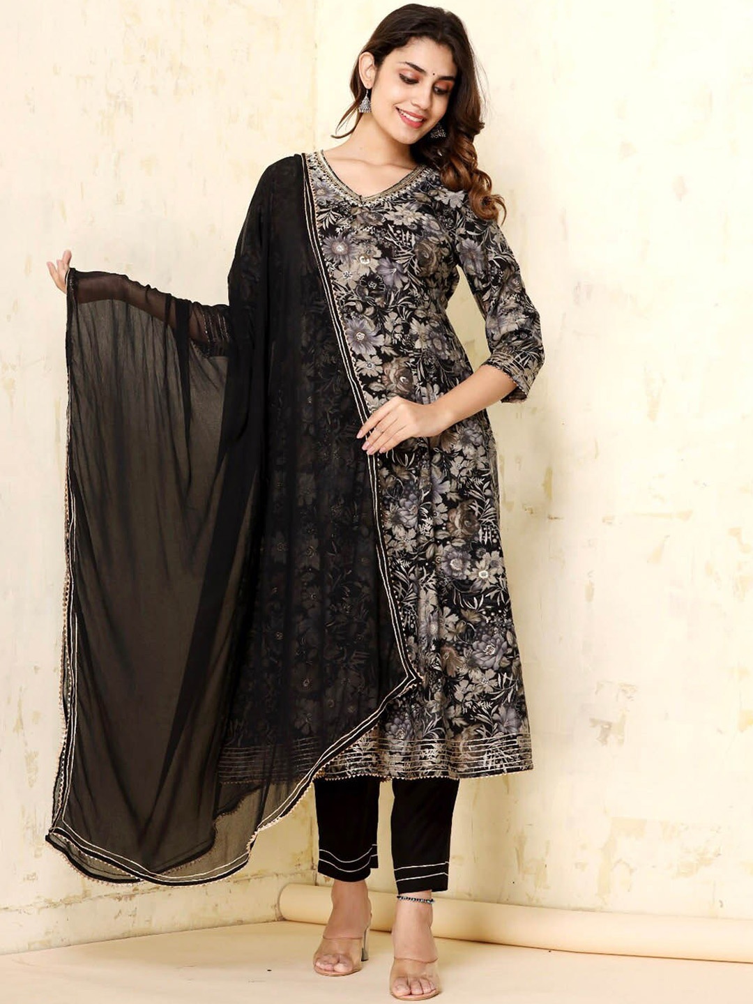 

Meena Bazaar Floral Printed V-Neck Anarkali Kurta & Trousers With Dupatta, Black