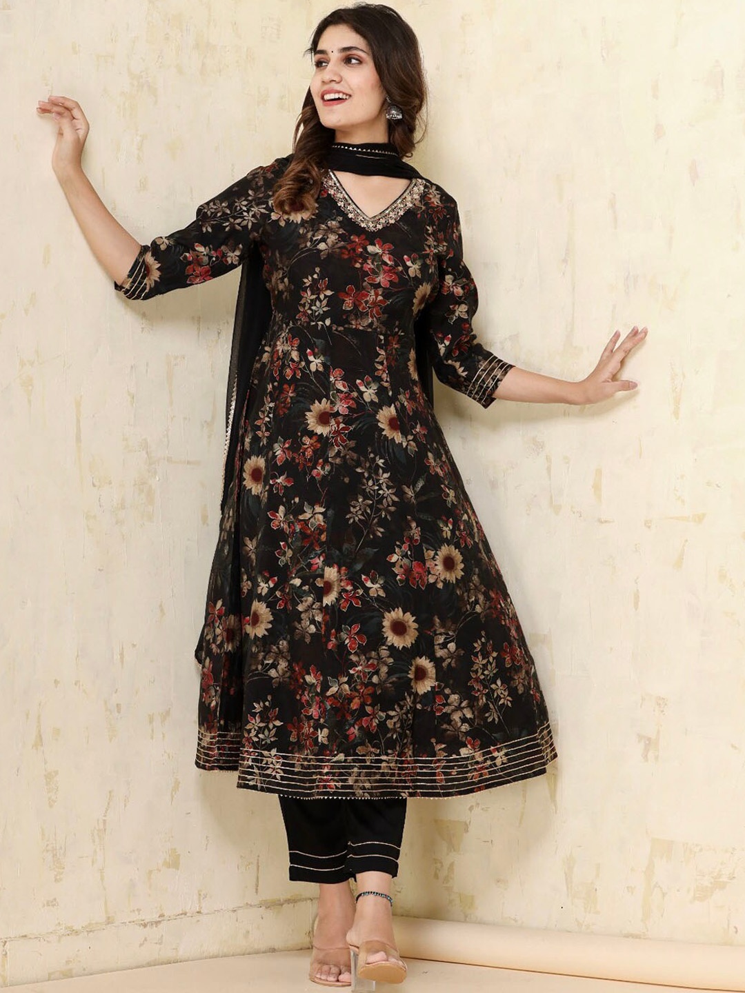 

Meena Bazaar Floral Printed V-Neck Anarkali Kurta & Trousers With Dupatta, Black