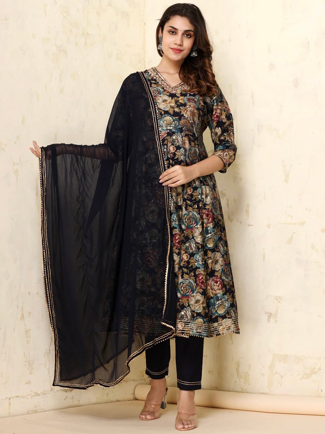 

Meena Bazaar Floral Printed Kurta & Trousers With Dupatta, Black