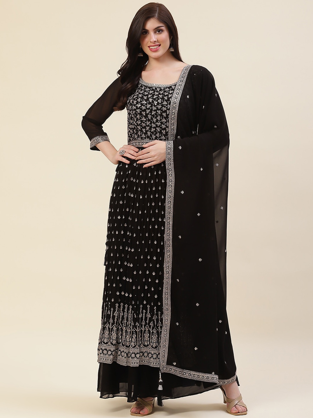 

Meena Bazaar Floral Embroidered Kurta & Trousers With Dupattaa, Black