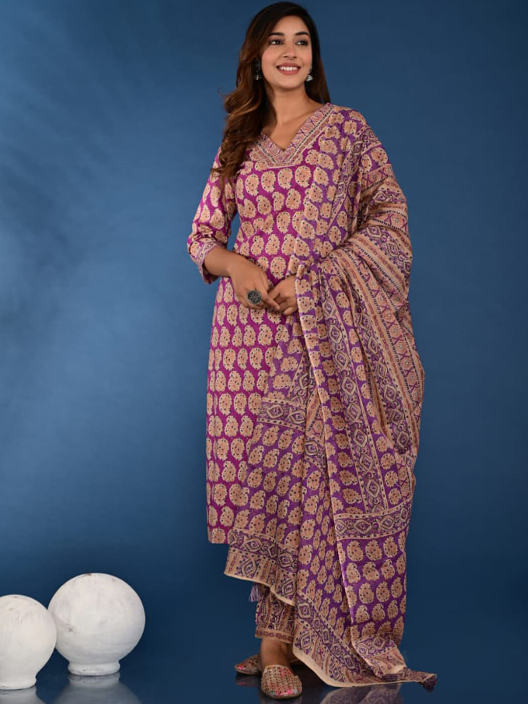 

Meena Bazaar Paisley Printed Kurta & Trousers With Dupatta, Purple