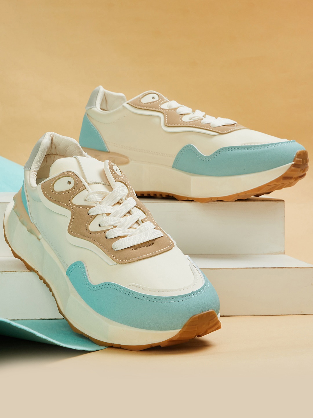 

max Women Colourblocked Sneakers, Off white