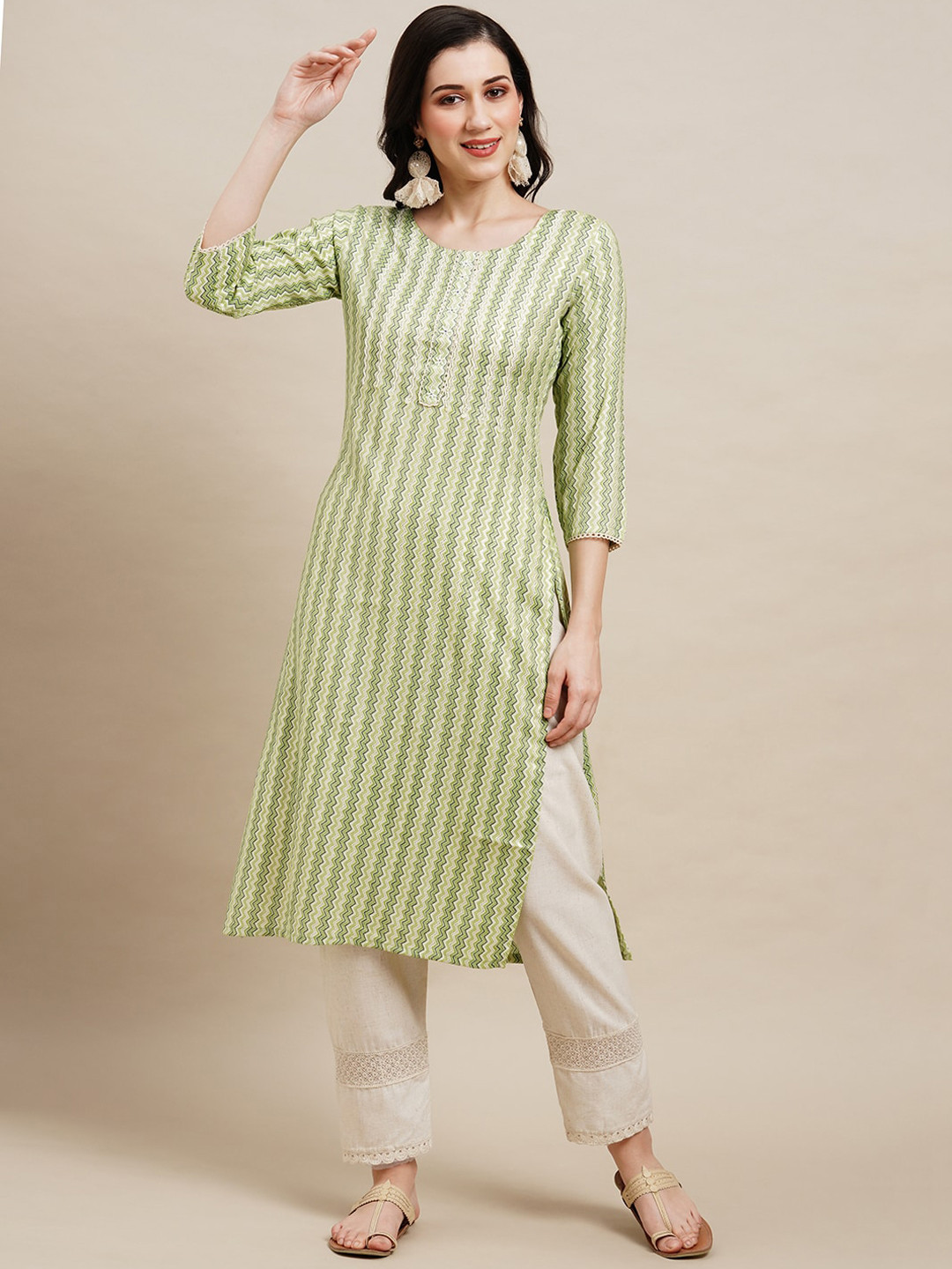 

Anubhutee Geometric Printed Straight Kurta, Green