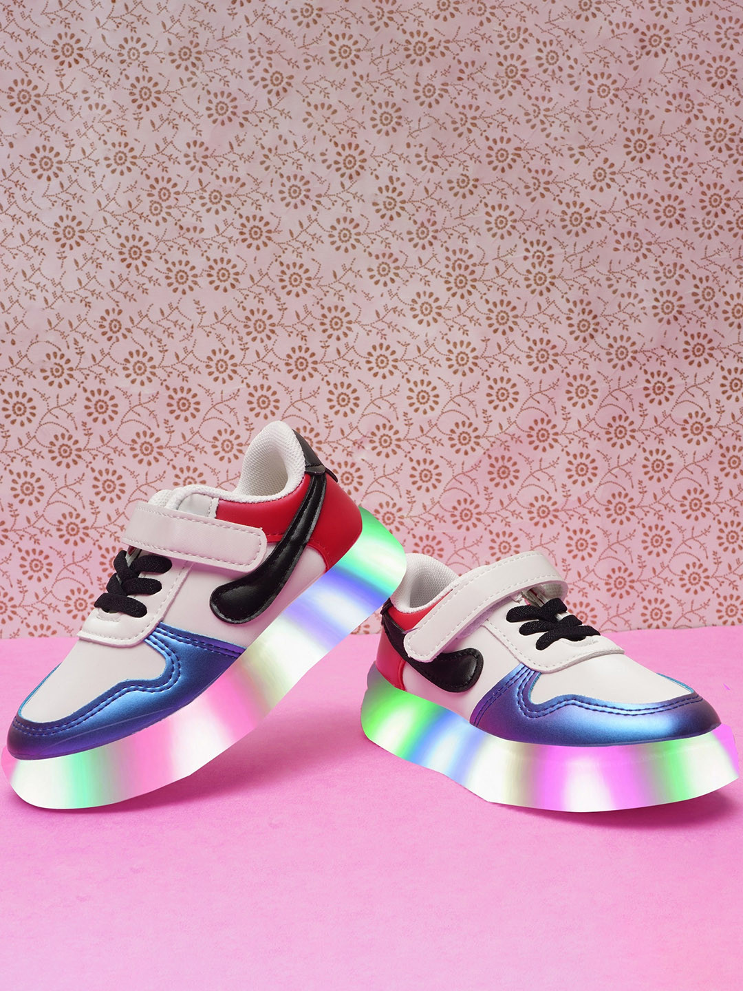 

BAESD Kids Colourblocked Lightweight LED Sneakers, White