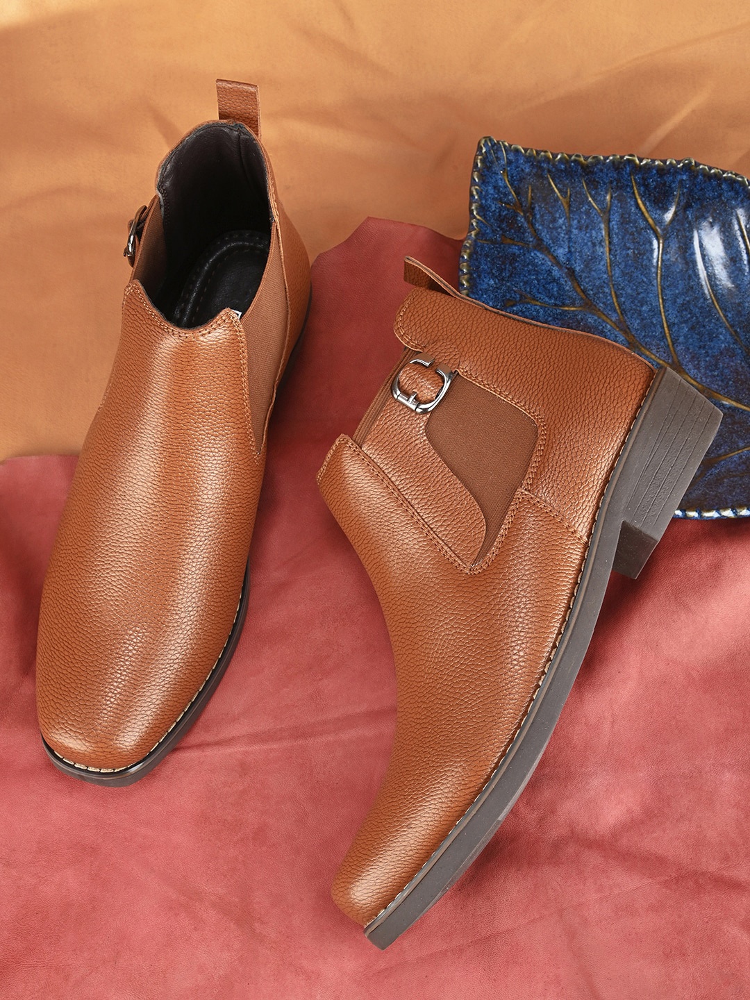 

The Roadster Lifestyle Co. Men Tan Brown Mid Top Block-Heel Chelsea Boots With Buckle
