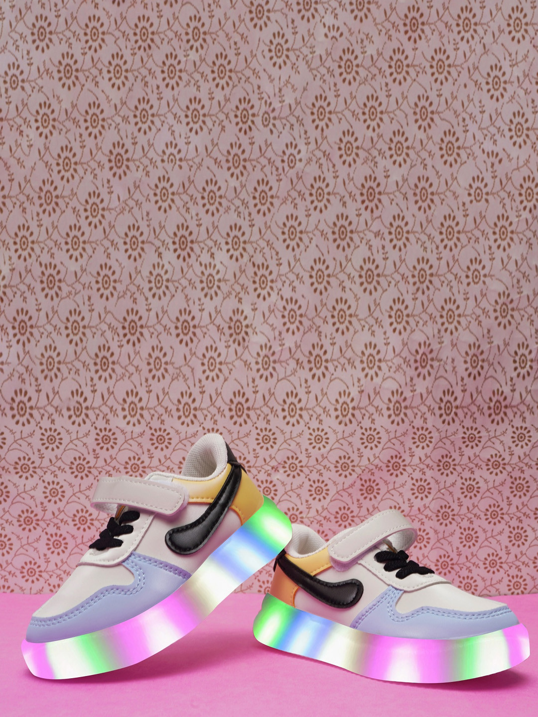 

BAESD Kids Colourblocked Lightweight LED Sneakers, White
