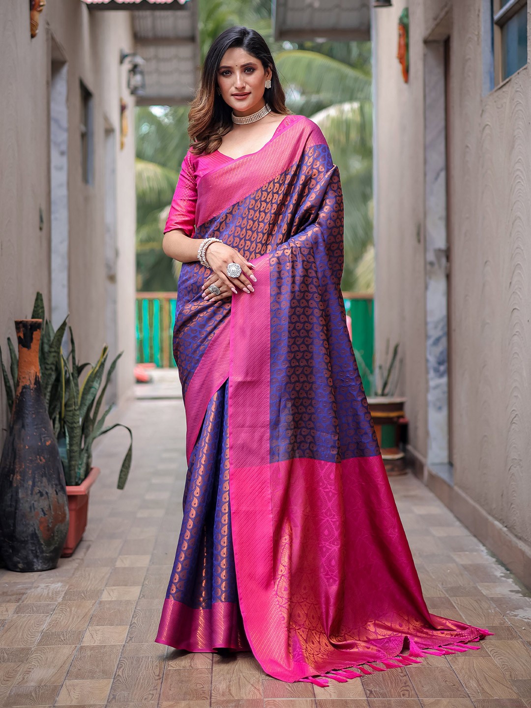 

Mitera Violet Ethnic Motifs Woven Design Zari Saree