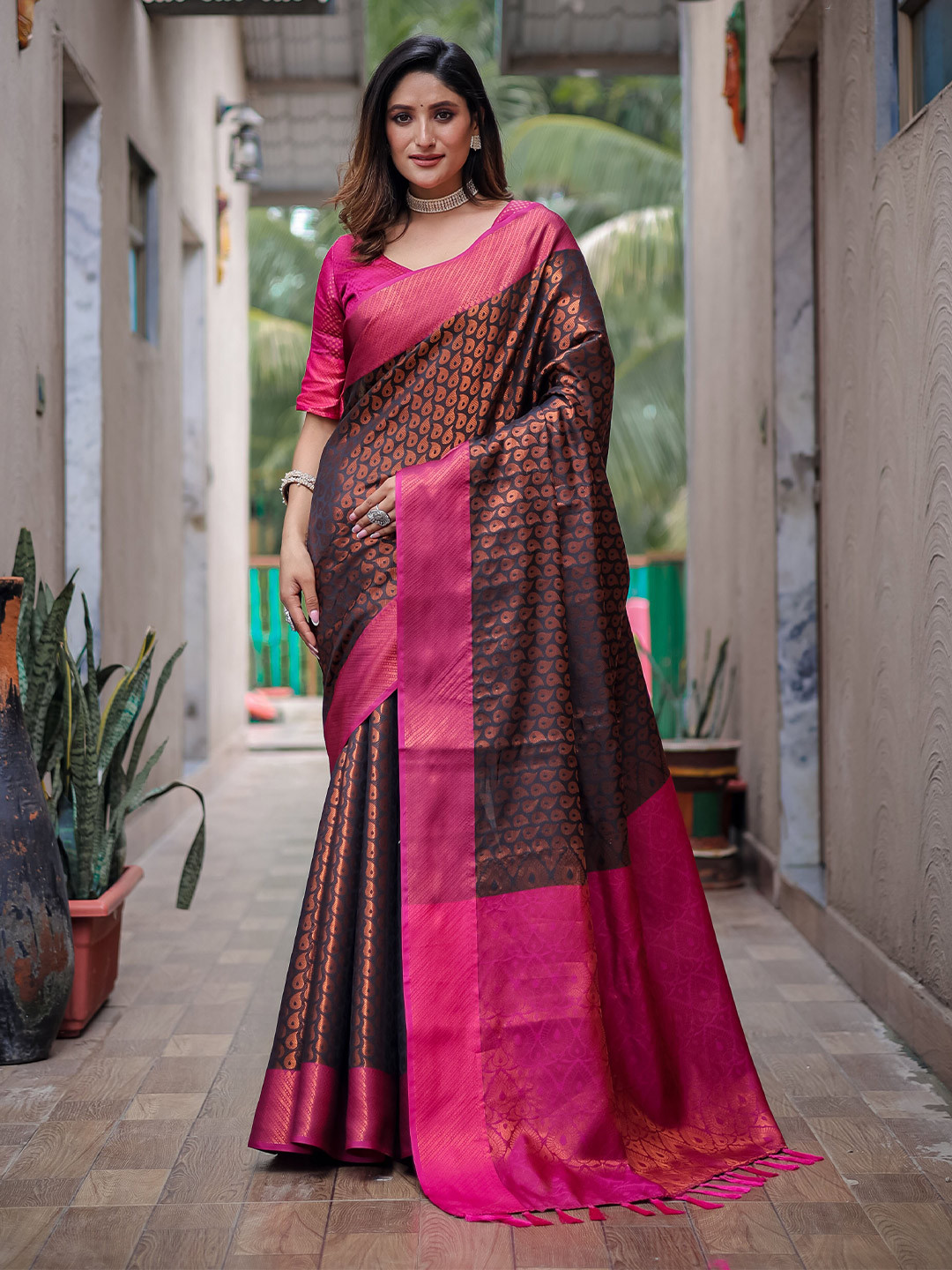 

Mitera Navy Blue Ethnic Motifs Woven Design Zari Saree