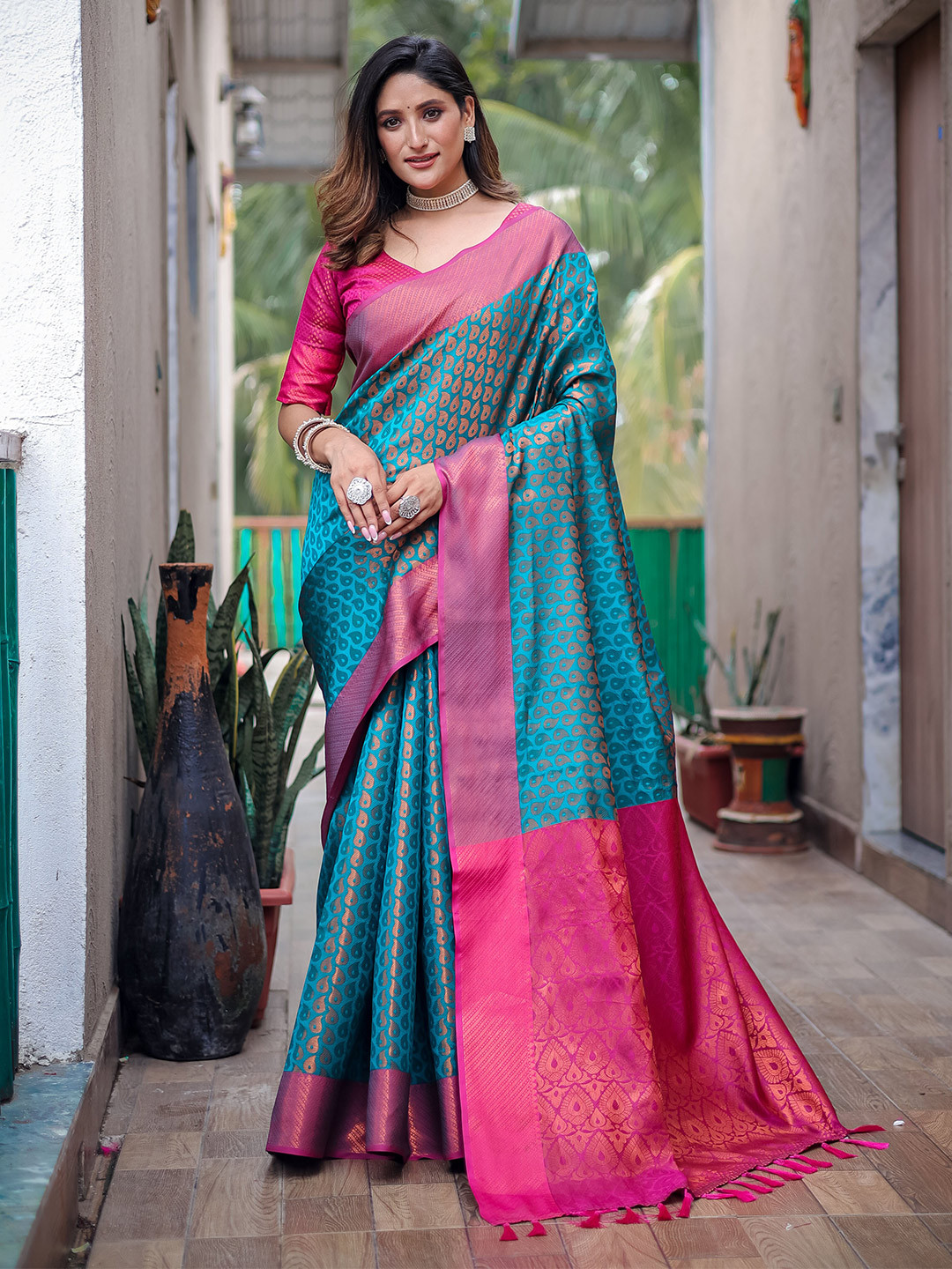 

Mitera Green Ethnic Motifs Woven Design Zari Saree