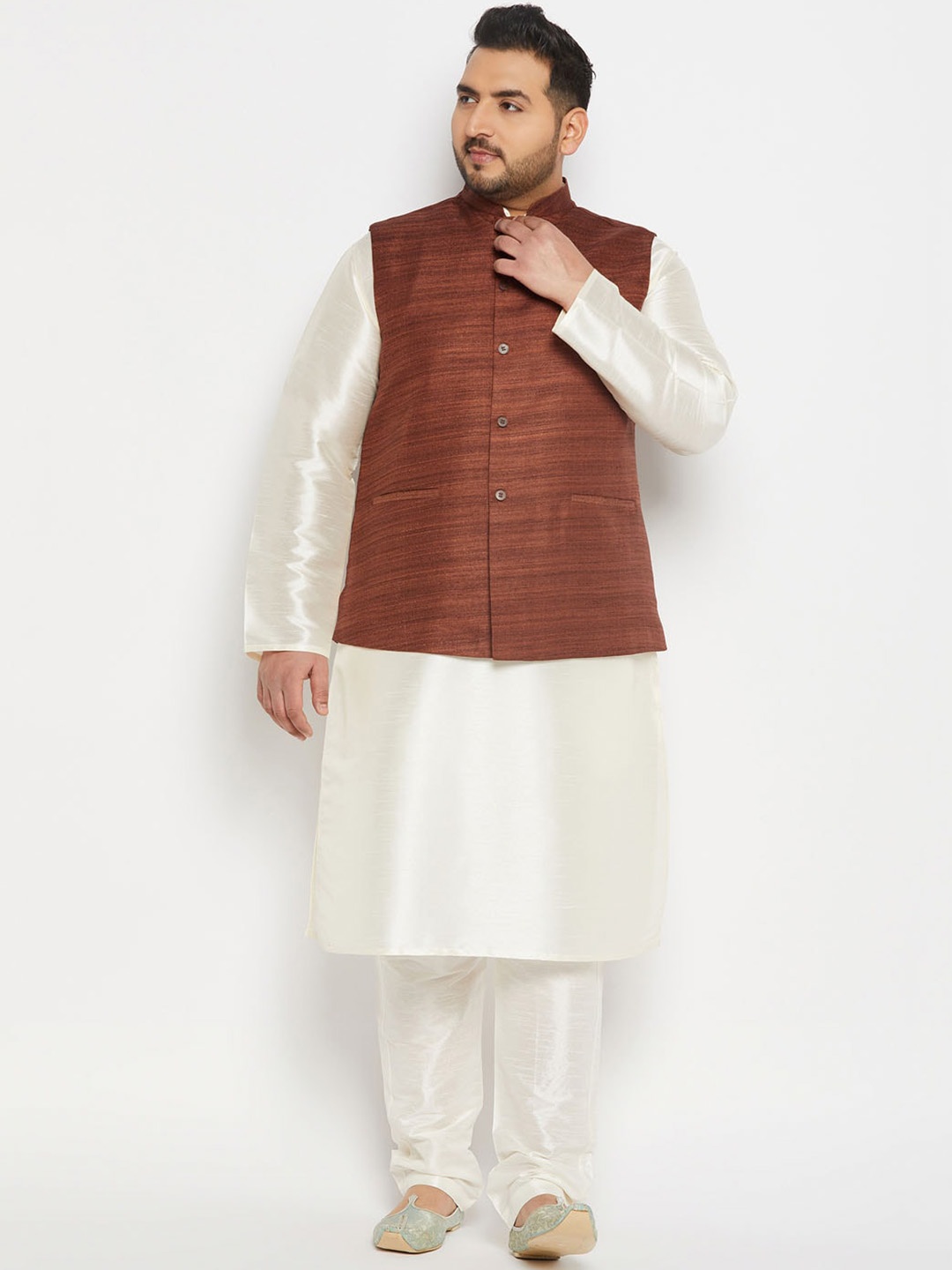 

VASTRAMAY Mandarin Collar Kurta With Pyjamas & Nehru Jacket, Cream