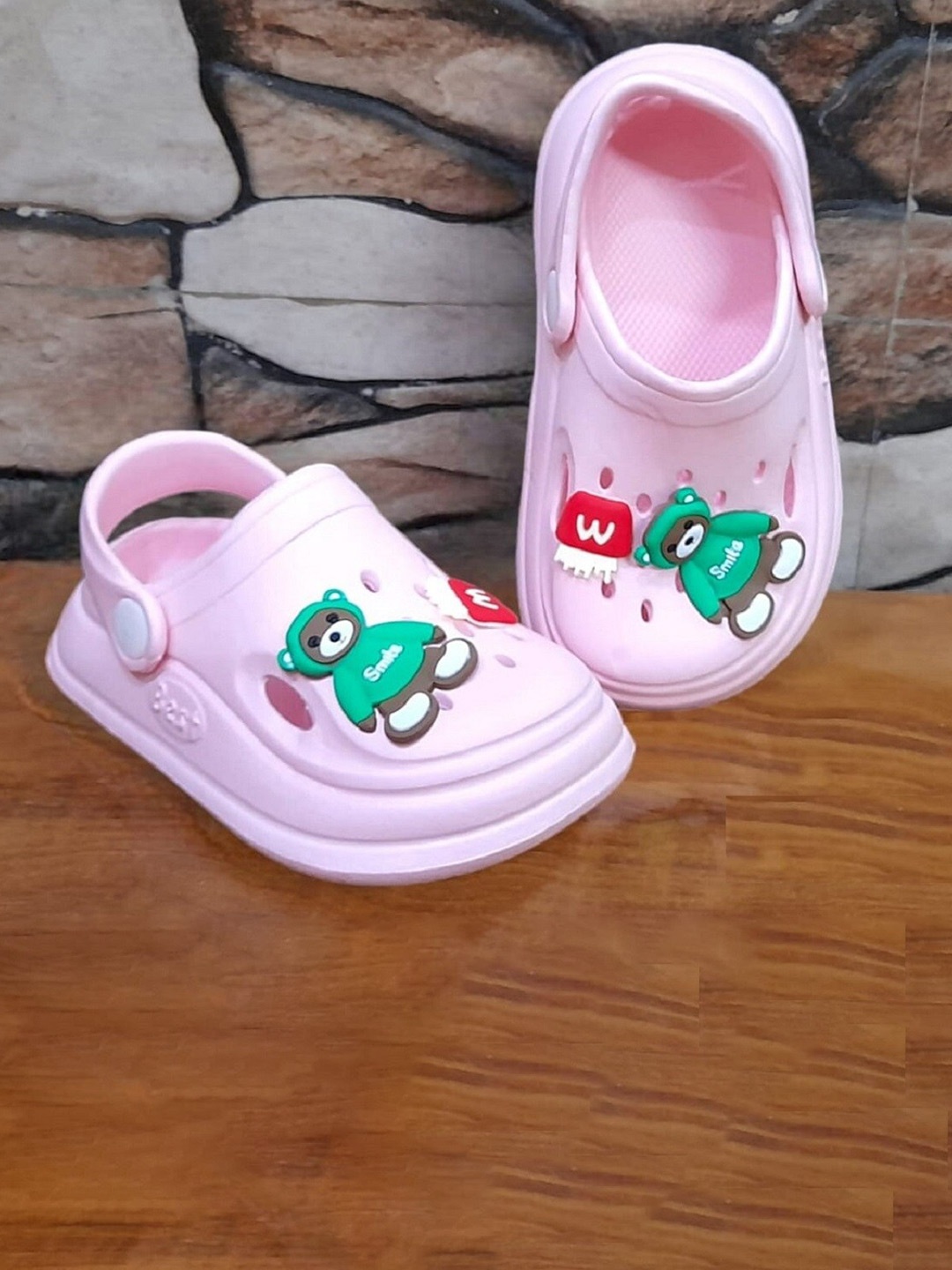 

BAESD Kids Applique Embellished Clogs, Pink