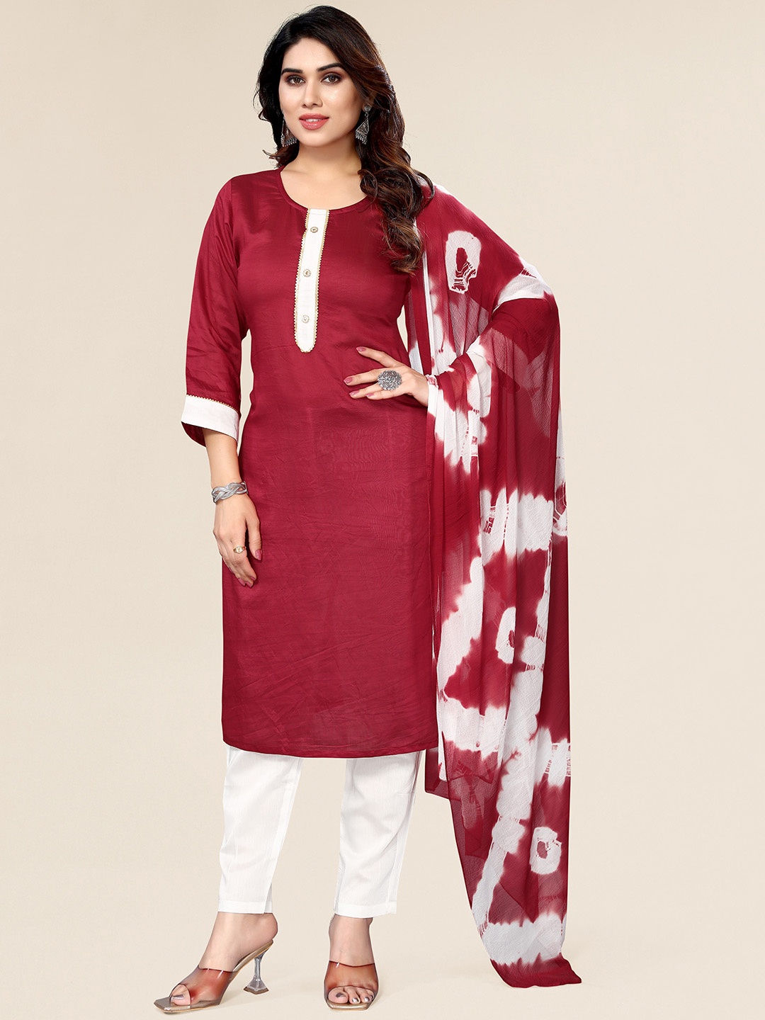 

DIVASTRI Round Neck Gotta Patti Straight Kurta & Trousers With Dupatta, Red