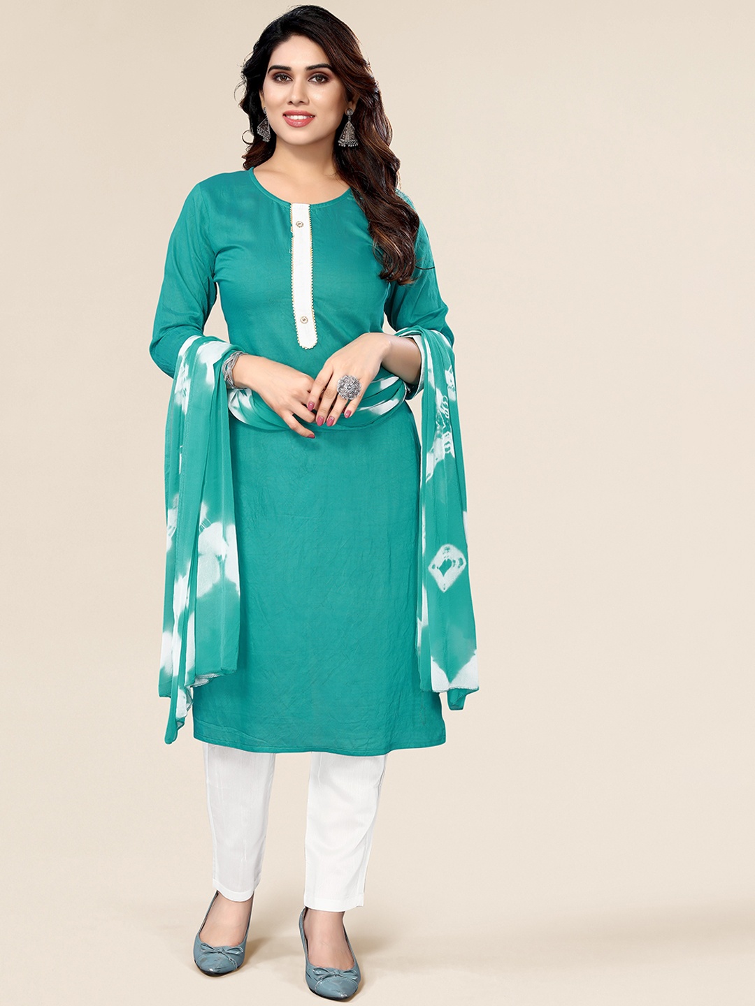 

DIVASTRI Round Neck Gotta Patti Straight Kurta & Trousers With Dupatta, Green
