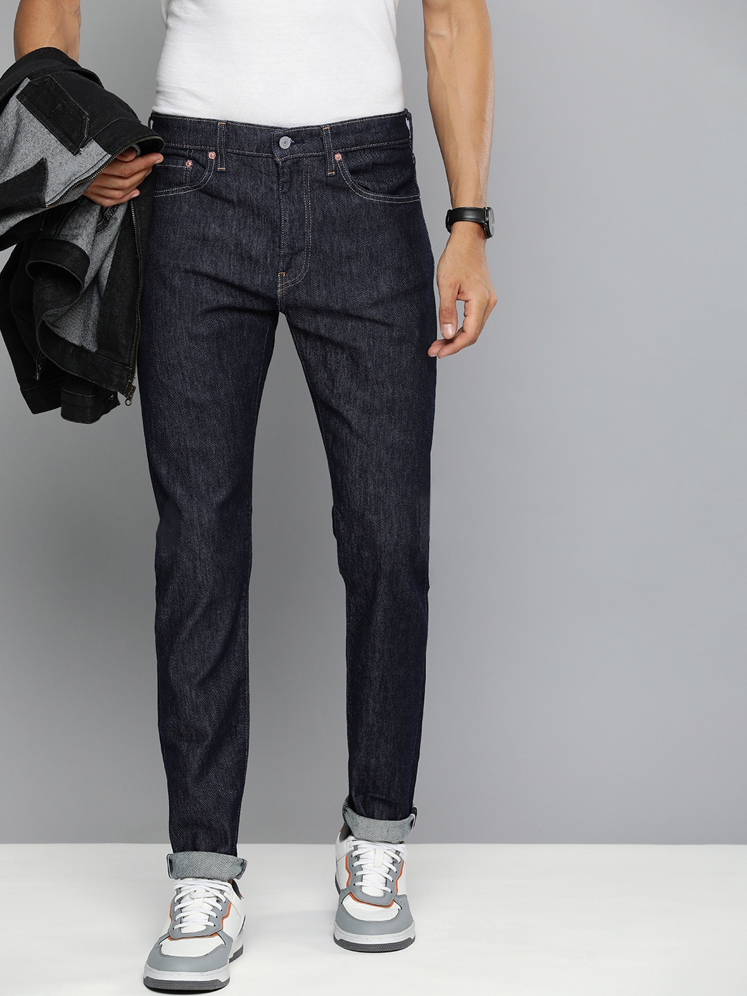 

Levis Men Tapered Fit Light Fade Stretchable Jeans, Charcoal