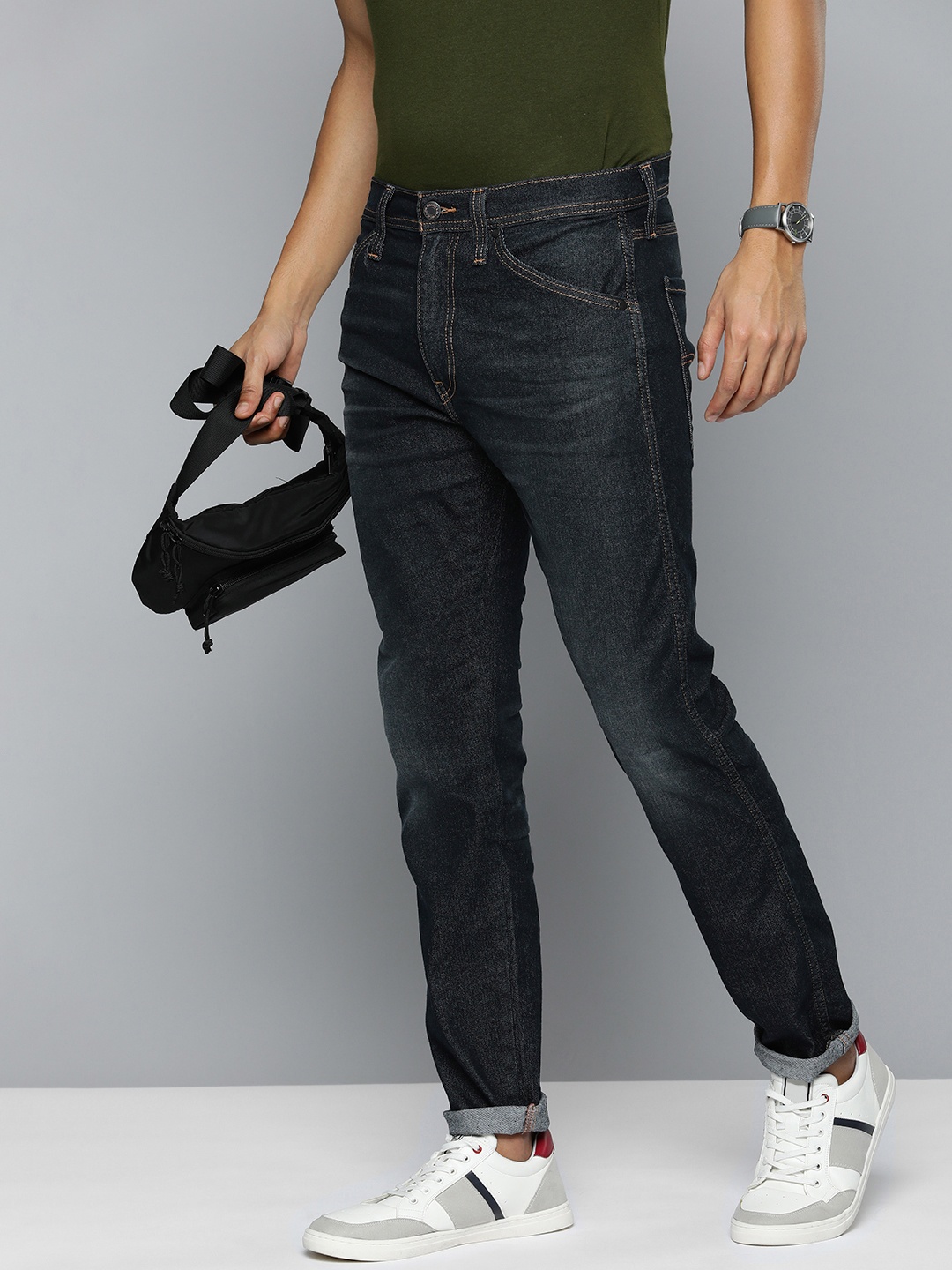 

Levis Men 512 Slim Fit Low-Rise Light Fade Stretchable Jeans, Blue