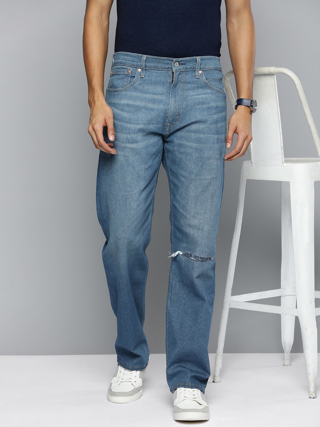 

Levis Men Straight Fit Slash Knee Light Fade Stretchable Jeans, Blue