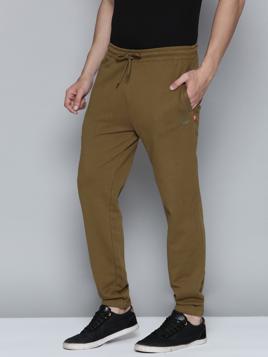 

Levis Men Pure Cotton Solid Mid-Rise Joggers, Olive