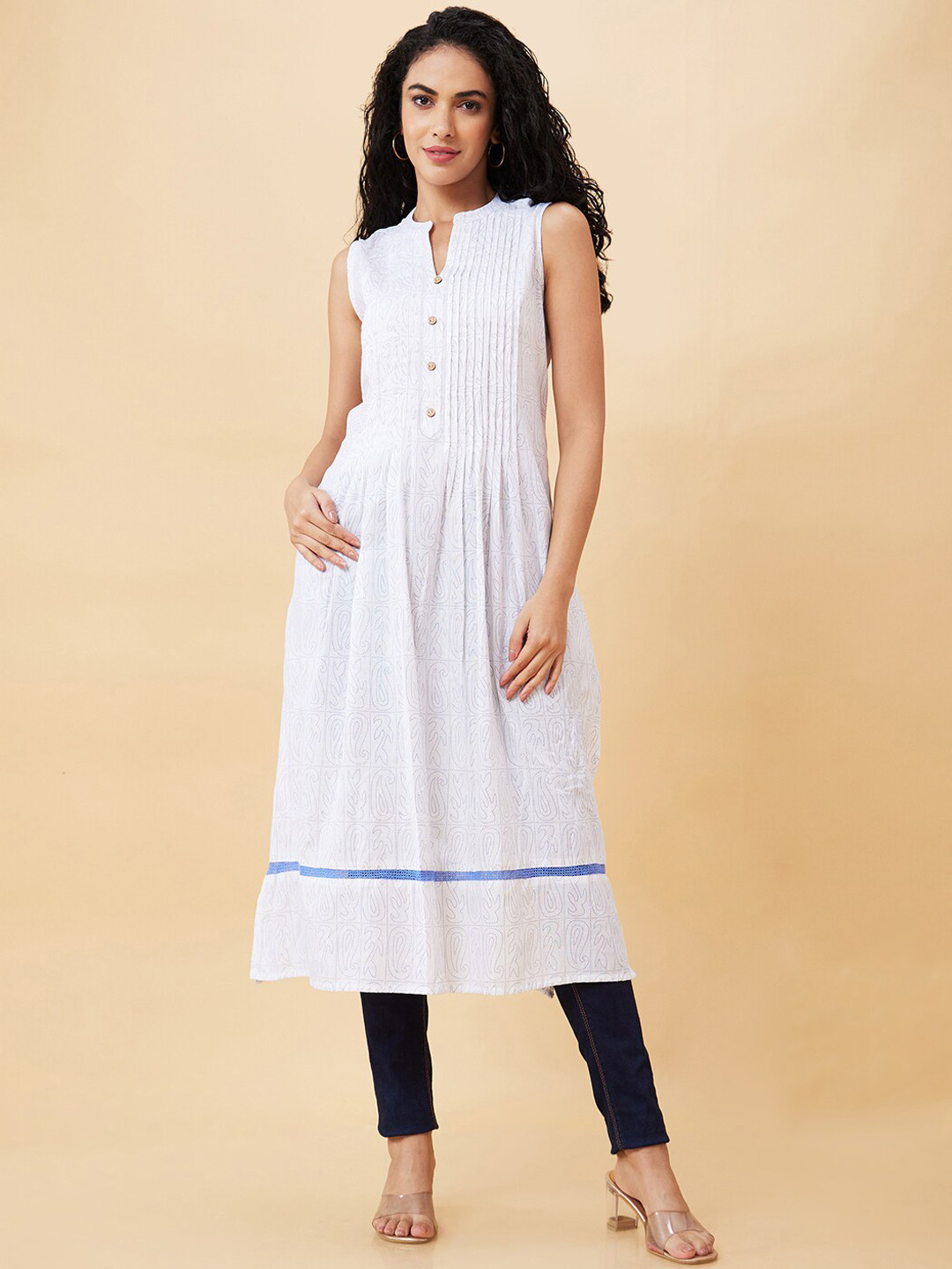 

Globus White Ethnic Motifs Printed Mandarin Collar A-Line Pure Cotton Kurta