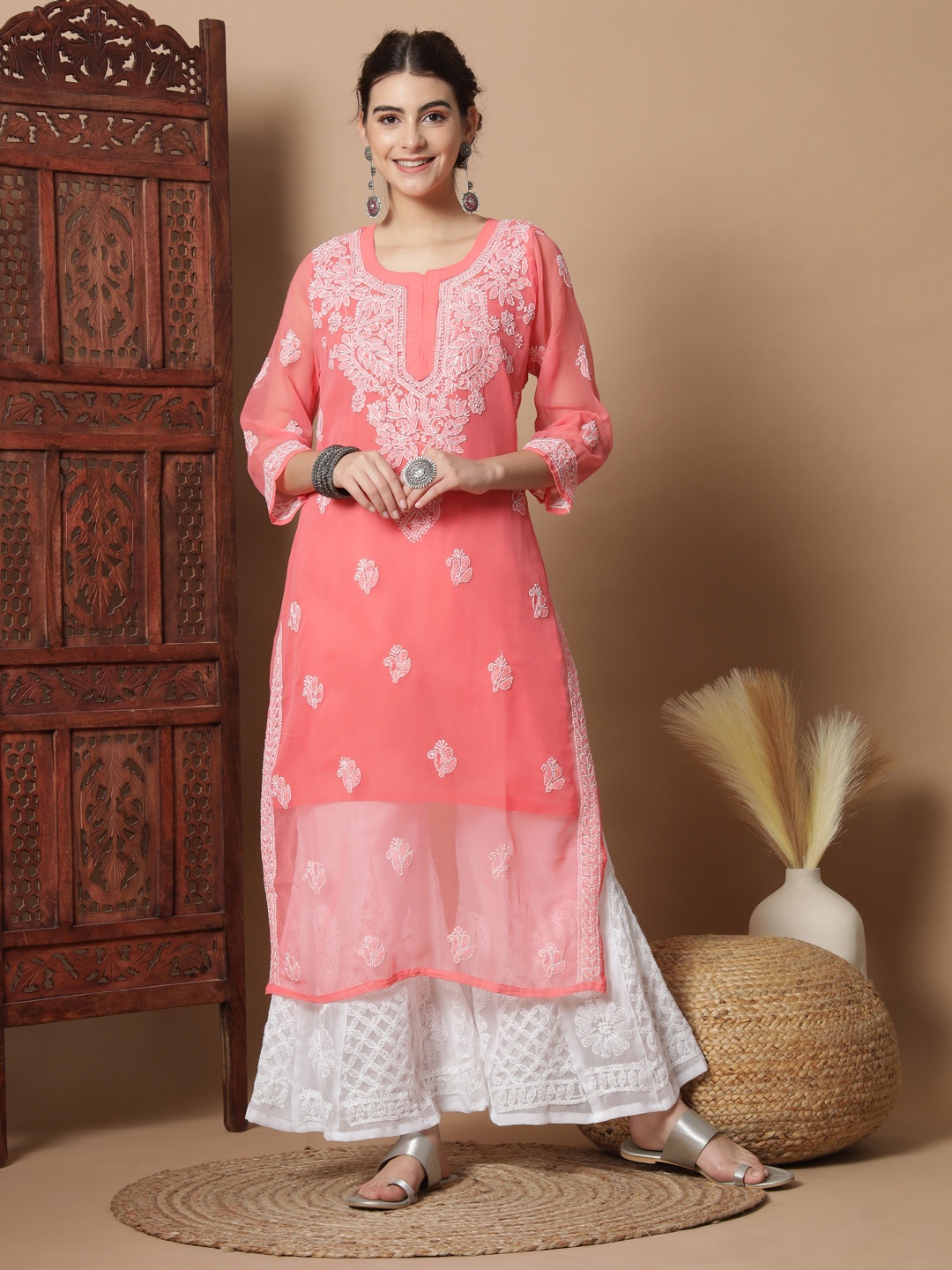 

Ethnava Ethnic Motifs Embroidered Chikankari Straight Kurta, Pink