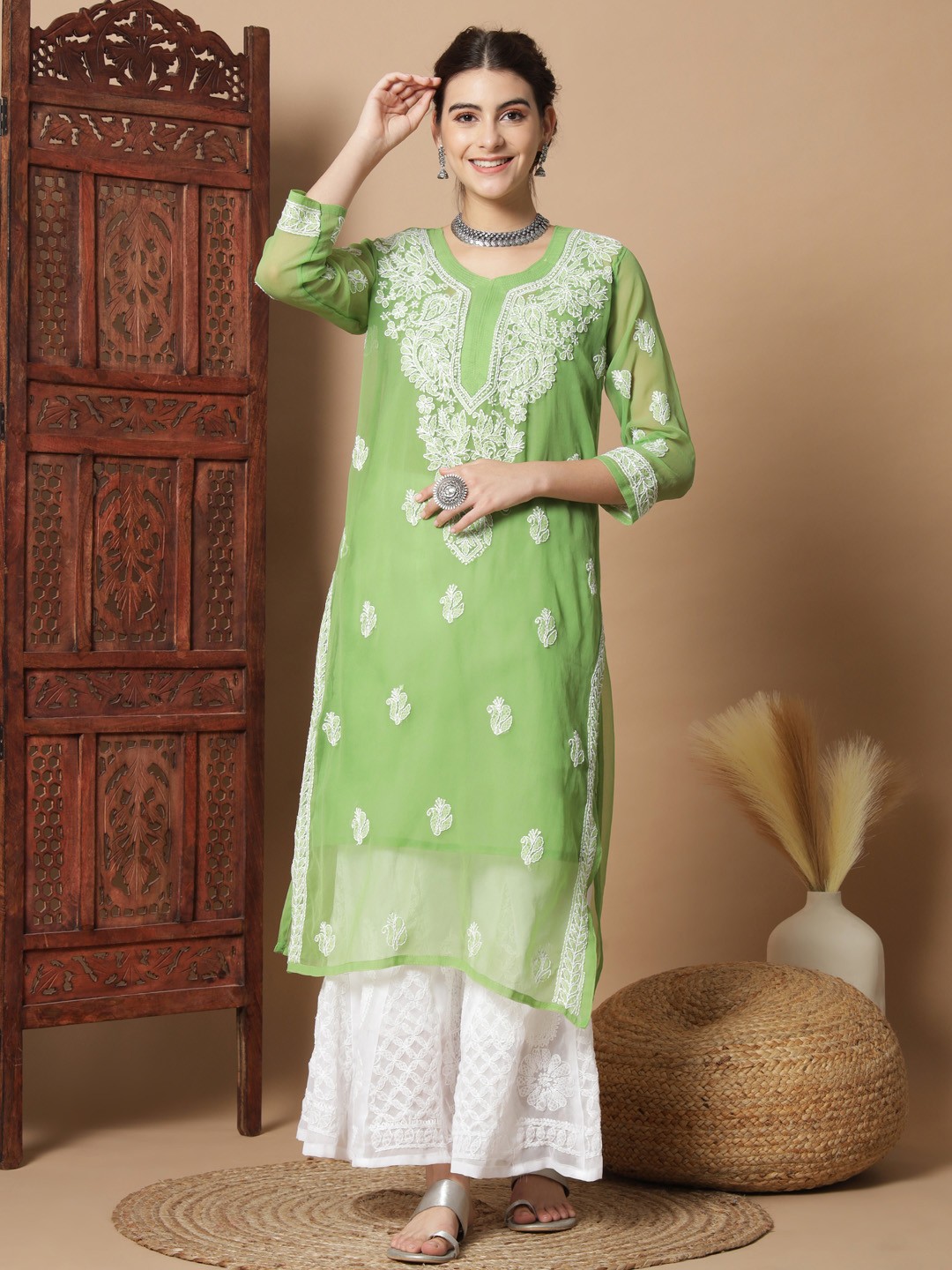 

Ethnava Ethnic Motifs Embroidered Chikankari Straight Kurta, Green