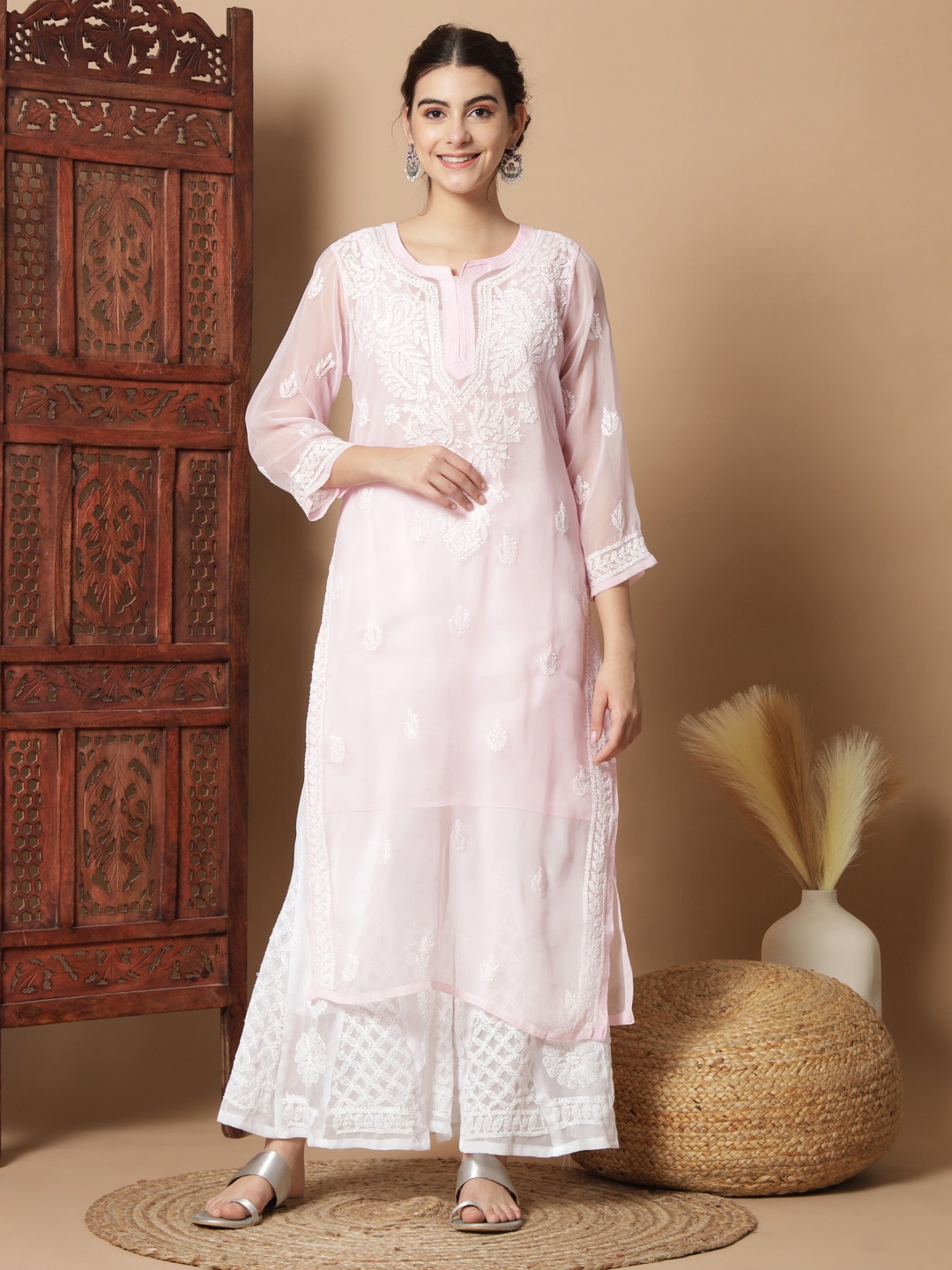 

Ethnava Ethnic Motifs Embroidered Chikankari Straight Kurta, Pink