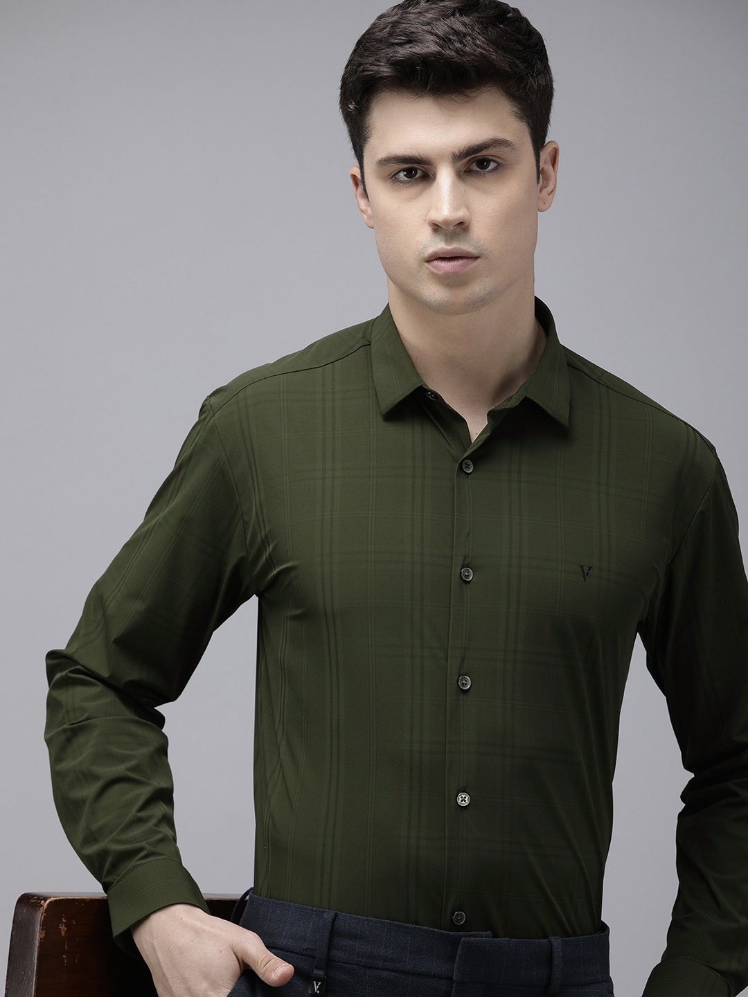 

V Dot Men Slim Fit Checked Casual Shirt, Olive