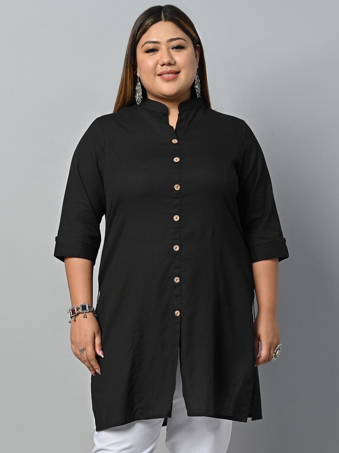

Vastraa Fusion Plus Size Pure Cotton Straight Kurta, Black