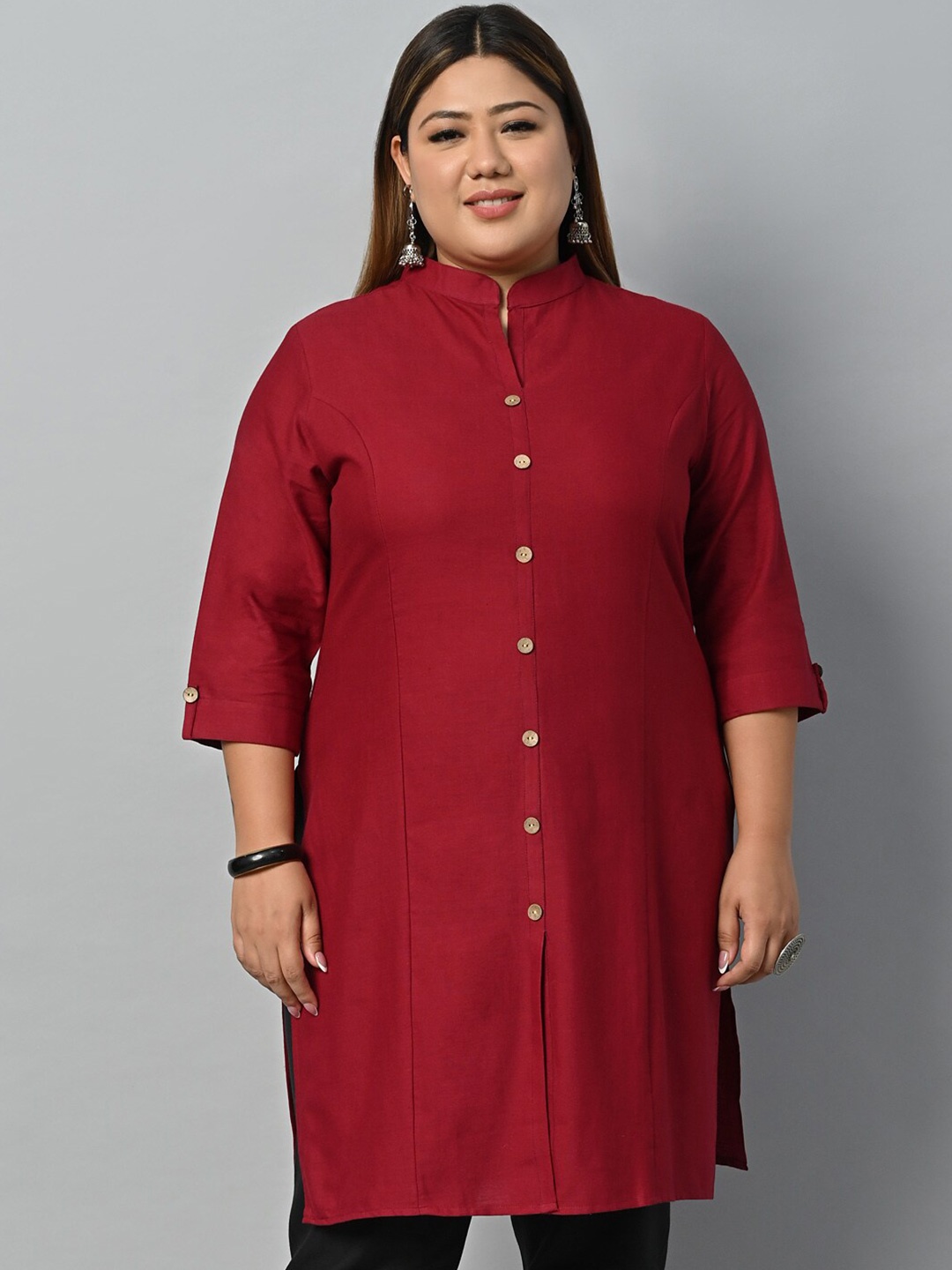 

Vastraa Fusion Plus Size Mandarin Collar Roll-Up Sleeve Pure Cotton Straight Kurta, Maroon