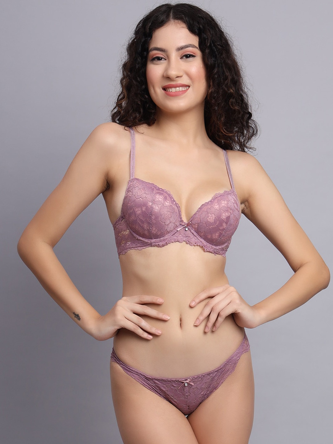 

FiveFlag Self Design Laced Heavy Padded Lingerie Set, Pink