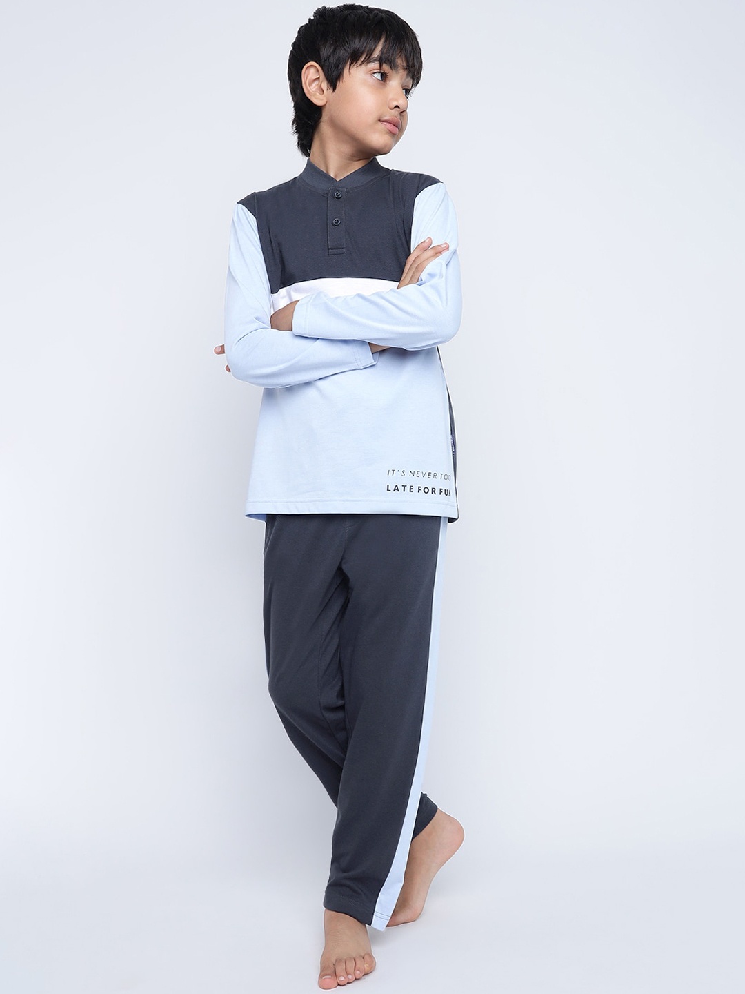 

Lil Tomatoes Boys Colourblocked Mandarin Collar Night suit, Blue