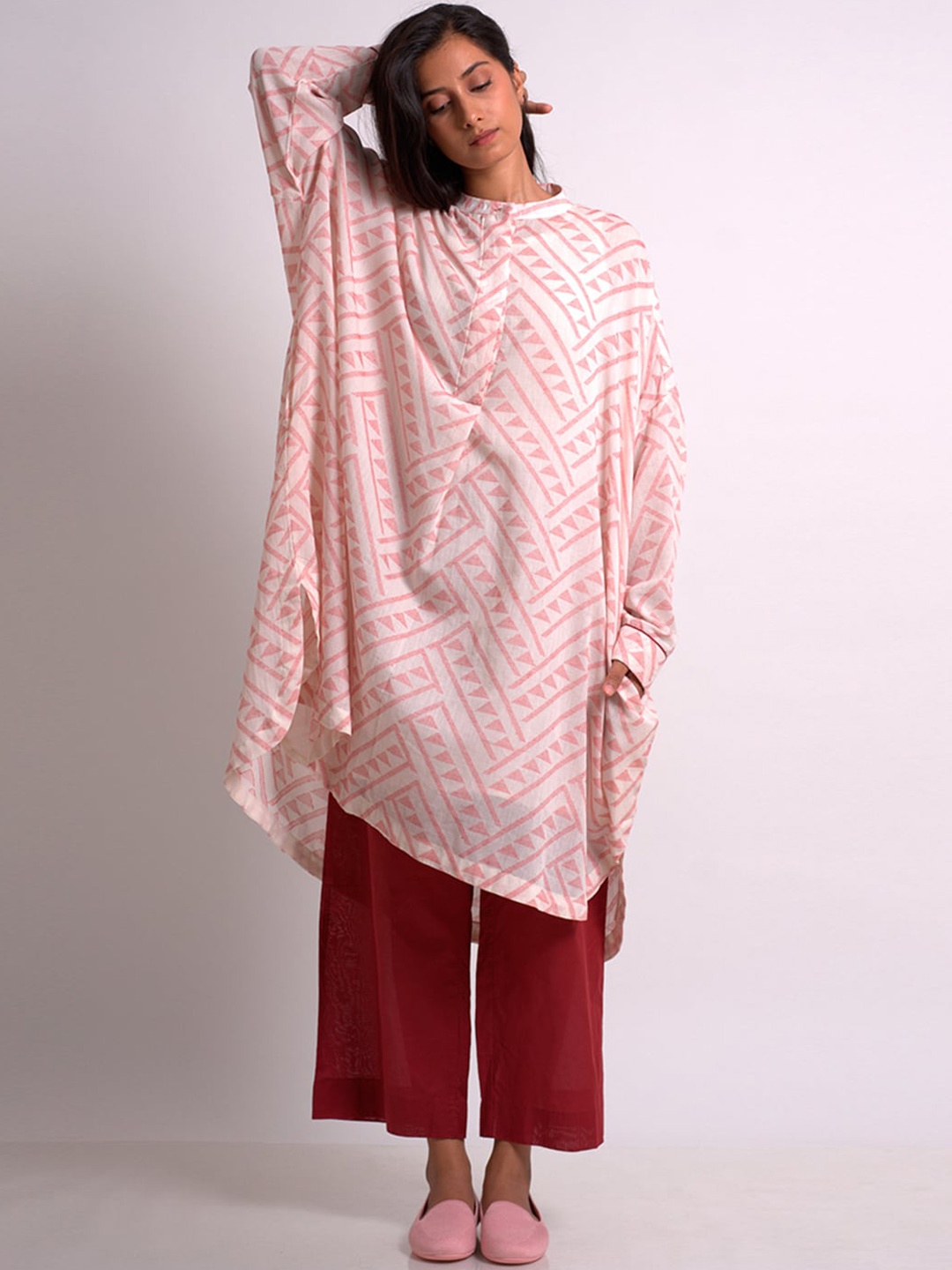 

Ganga Geometric Printed High-Low Fusion Pure Cotton Kurta with Palazzos, Peach