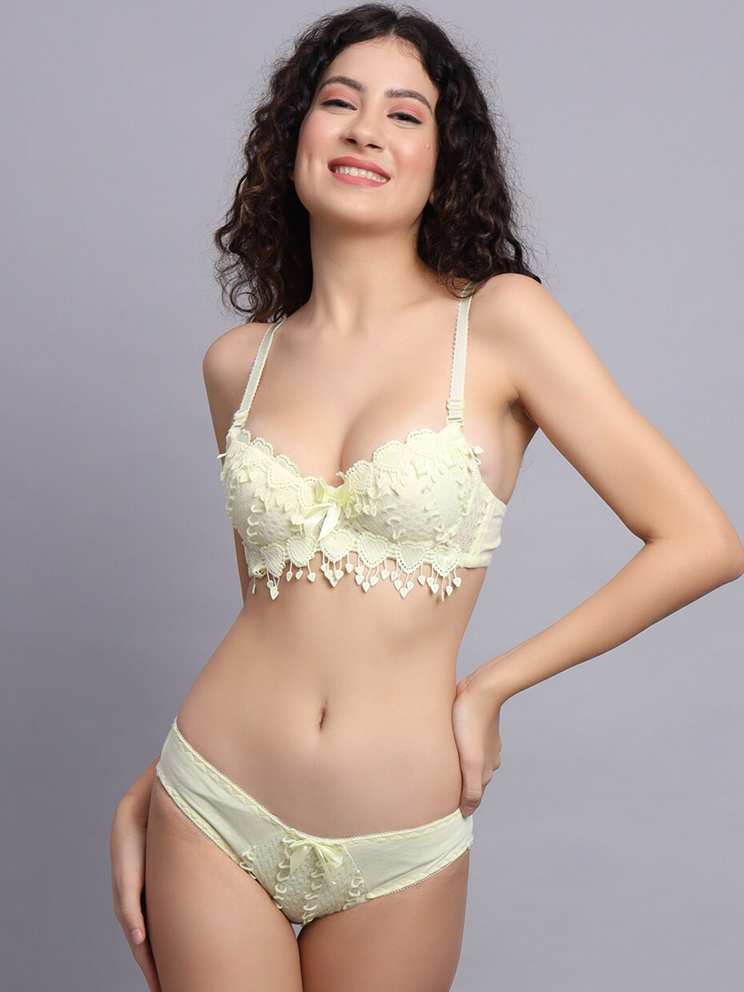 

FiveFlag Self Design Laced Heavy Padded Lingerie Set, Yellow