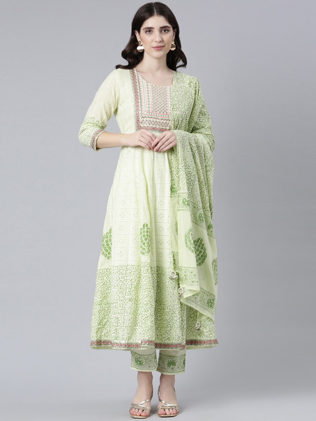 

Neerus Floral Printed Pure Cotton Kurta With Trousers & With Dupatta, Green