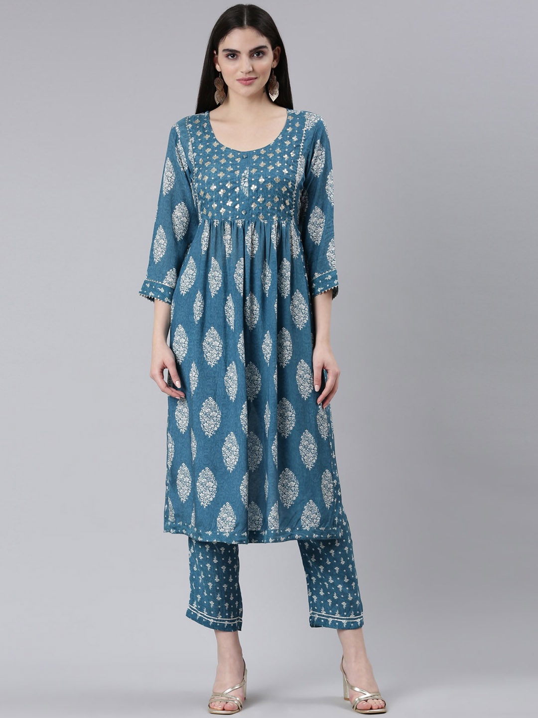 

Neerus Ethnic Motifs Printed Gotta Patti Kurta With Trousers, Green