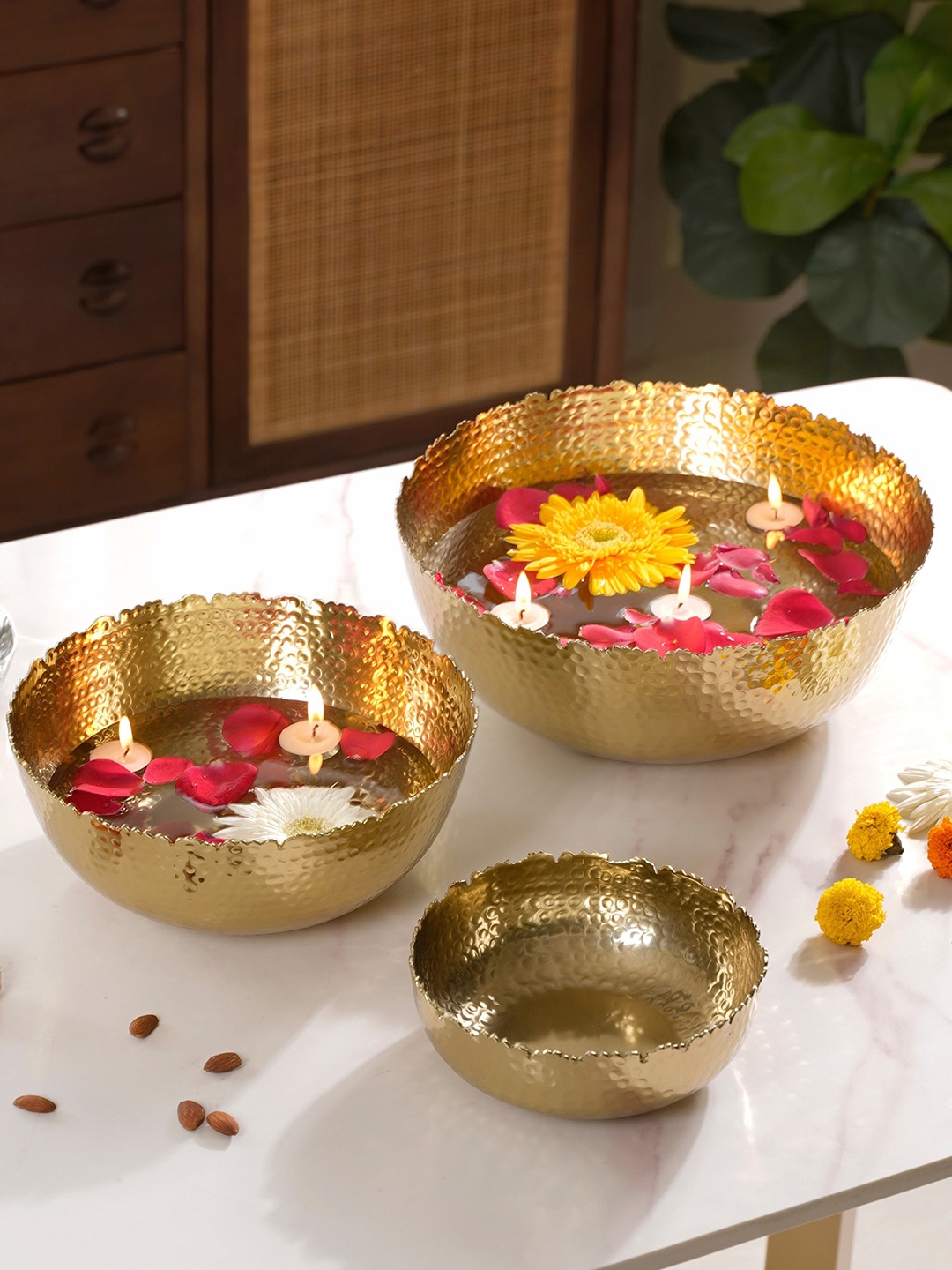 

Nestasia 3 Pieces Textured Decorative Urli Bowlse, Gold