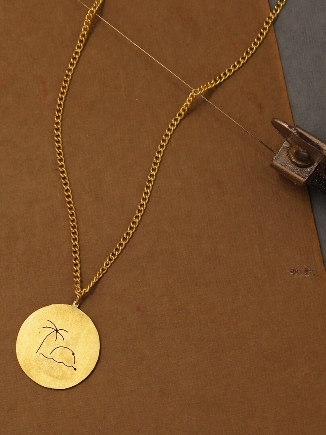 

Goldnera Gold-plated Pendant With Chain