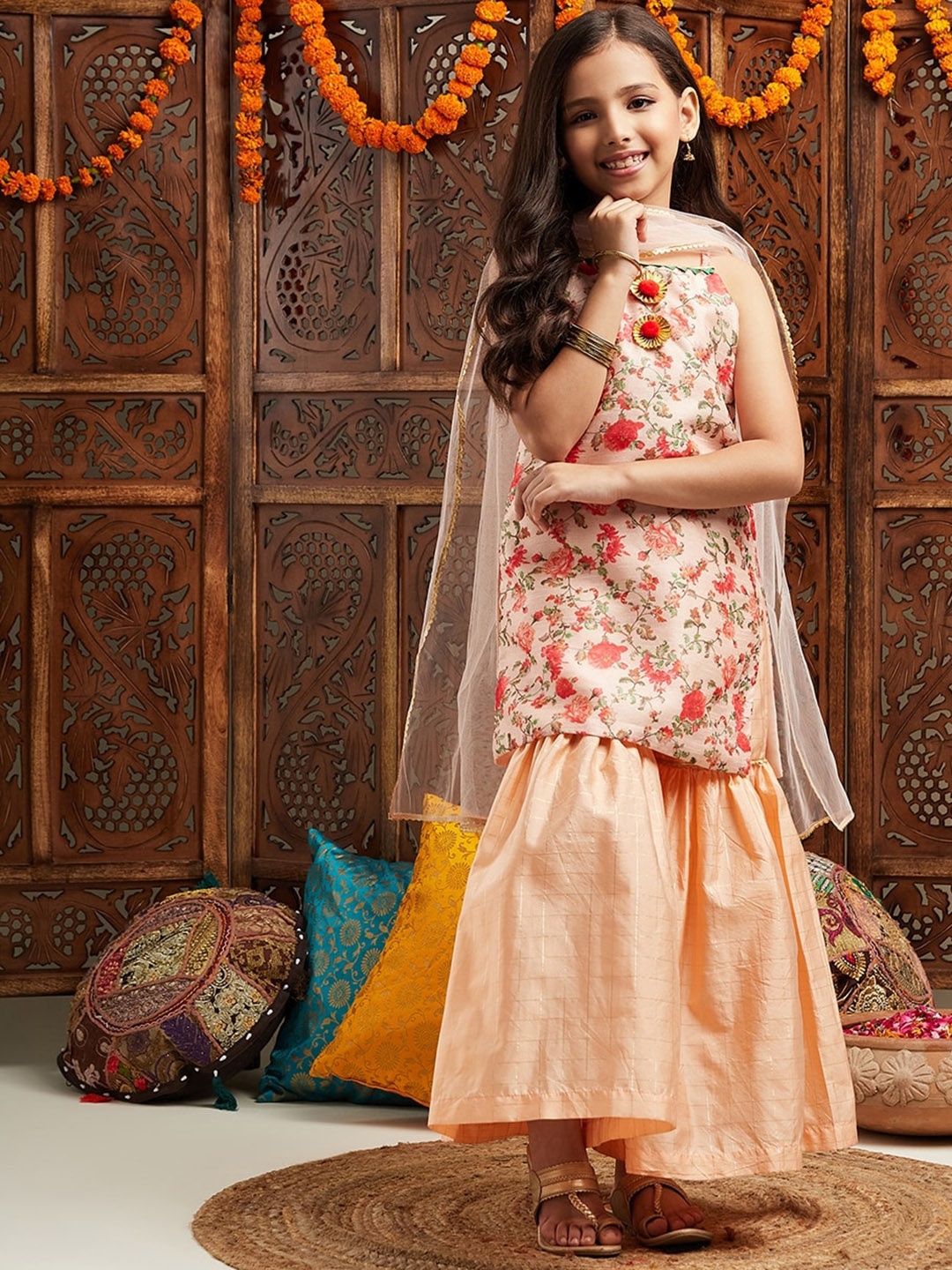 

pspeaches Girls Floral Printed Regular Kurta With Sharara & With Dupatta, Peach