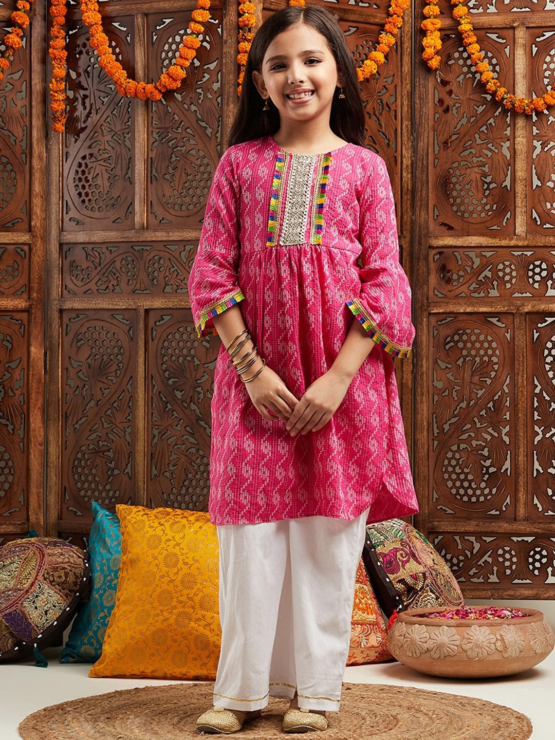 

pspeaches Girls Magenta Ethnic Motifs Printed Regular Kurta With Pyjamas