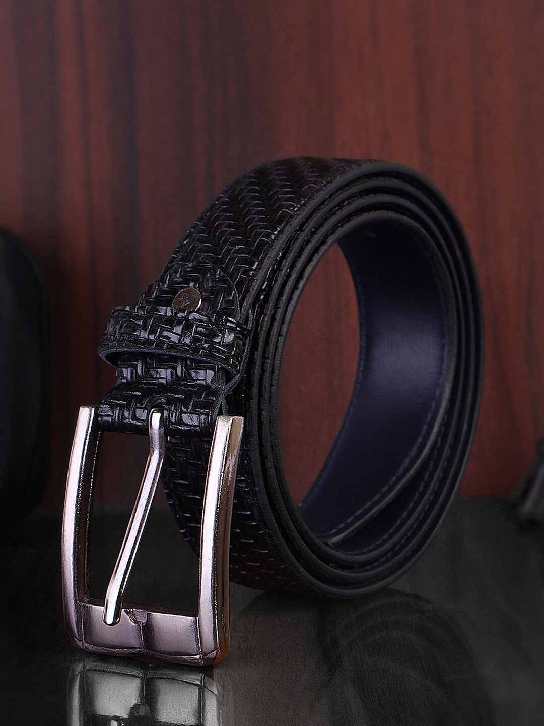 

INVICTUS Men Textured Slim Belt, Black