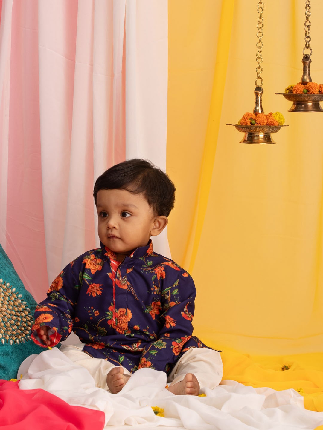 

VASTRAMAY Boys Floral Printed Mandarin Collar Kurta Set, Navy blue