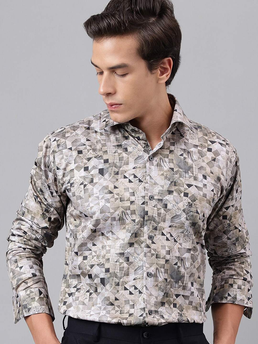 

Hancock Men Beige & Grey Geometric Digital Print Cotton Satin Slim Fit Party Shirt