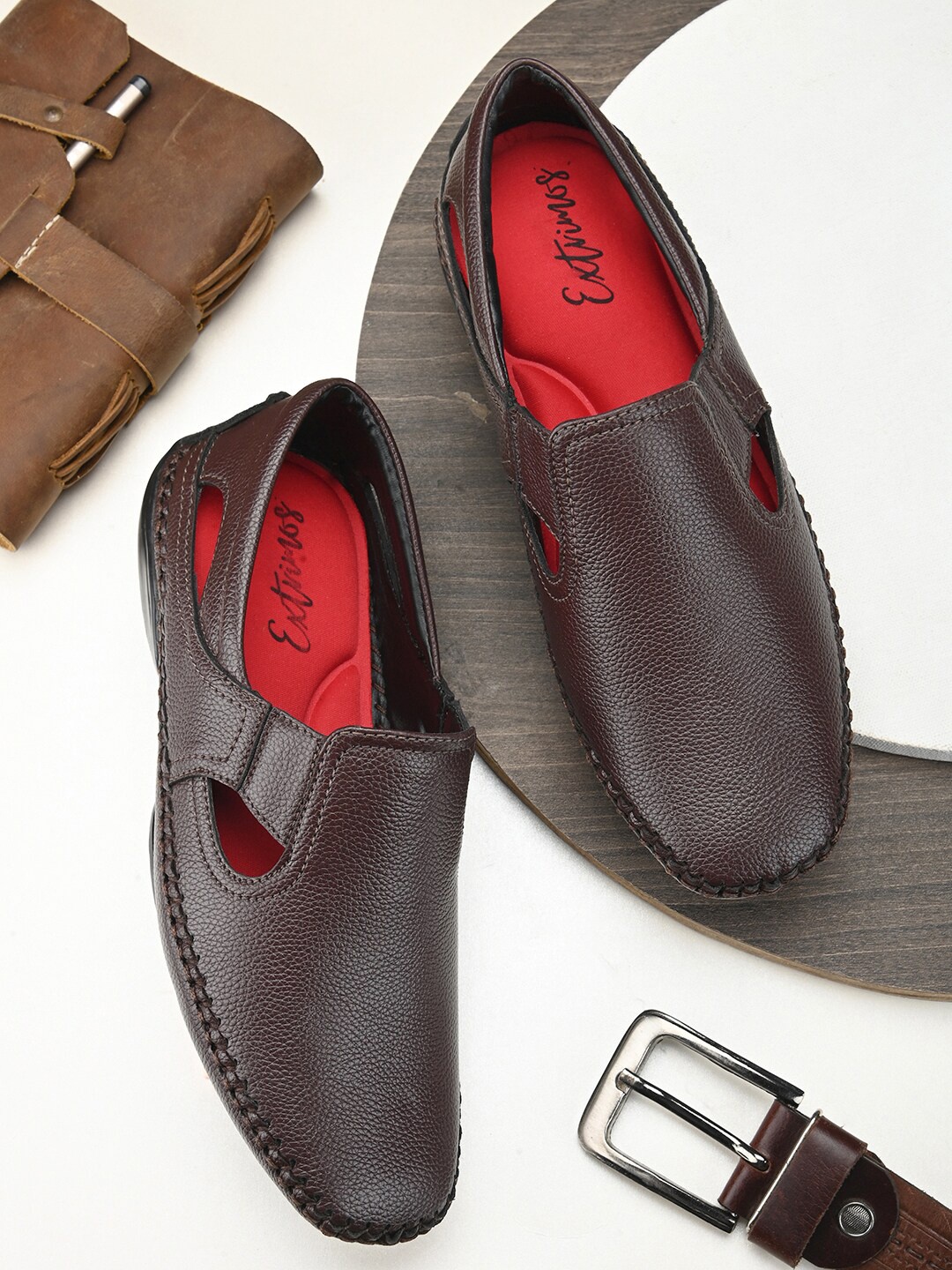 

EXTRIMOS Men Textured Shoe-Style Sandals, Brown