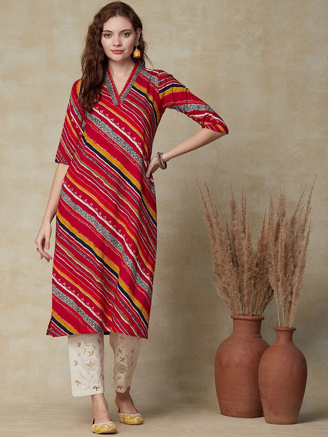 

FASHOR Magenta & Yellow Ethnic Motifs Foil Printed V-Neck Straight Kurta