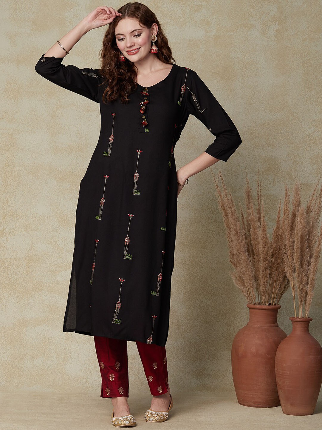 

FASHOR Black Embroidered Thread Work Detailed Straight Kurta